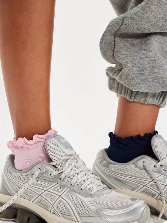 Free People Accessories - Free People Movement Classic Ruffle Sneaker Socks in Navy/Pink - Pack of 2| NWT